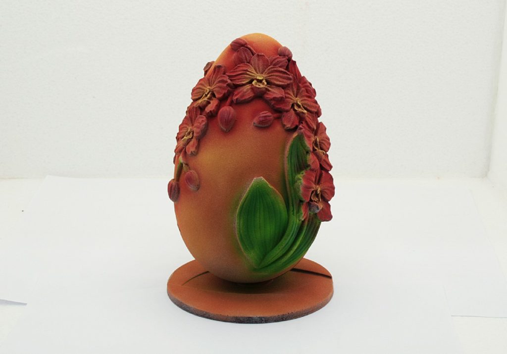 Uovo realizzazione artigianale maestro cioccolatiere Creazioni Emanuele Alvaro Roma